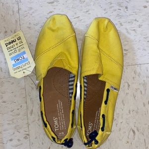Women’s Toms Shoe